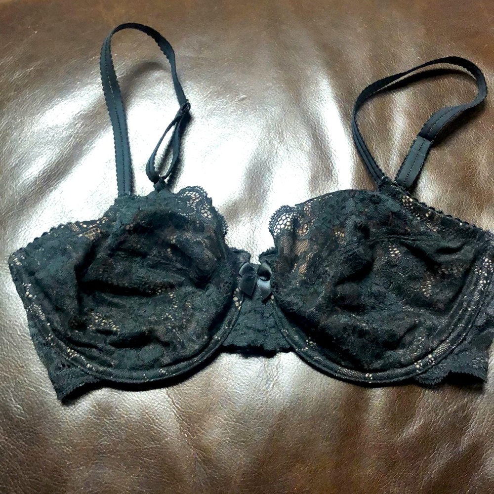 Victoria’s Secret lace bra size 36C